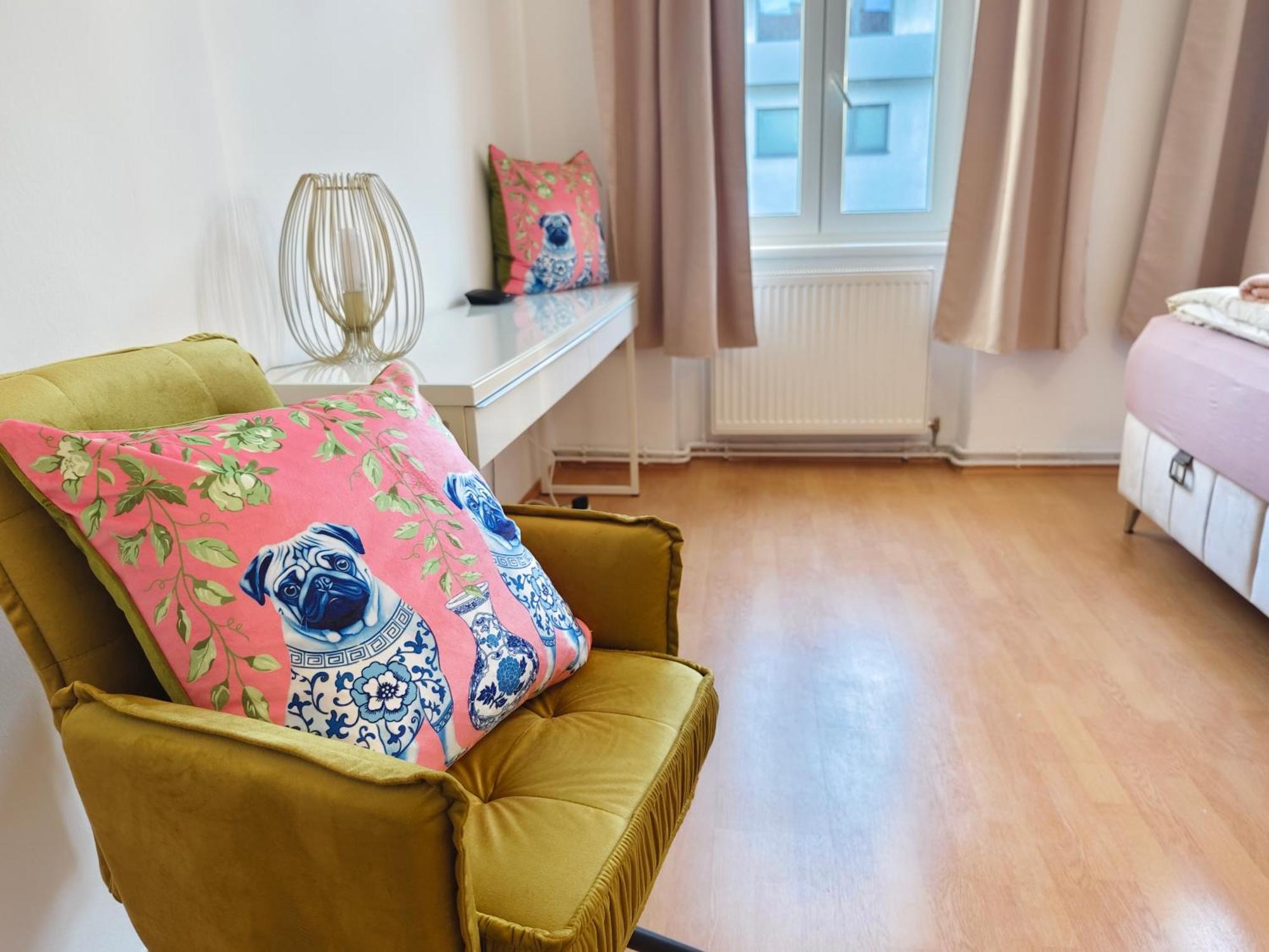 The Rose Apartment - Near Schoenbrunn Palace Wenen Buitenkant foto